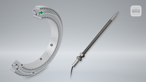 Slippage, i.e. the rolling elements sliding out of the raceway, induces frictional power into the bearing and encourages the occurrence of damage. The inductive distance sensor is suitable for detecting rolling element slippage and thus makes it possible to initiate countermeasures in good time.