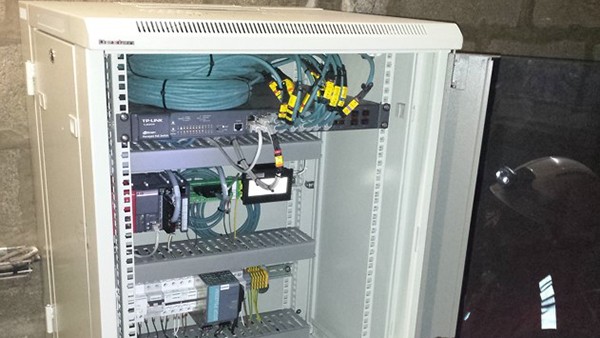 Control cabinet with SmartController