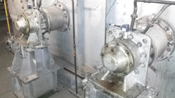 Continuous furnace deflection rolls